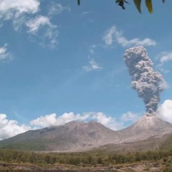 2 Mei 2025 Gunung Lewotobi Kembali Erupsi, Tinggi Kolom Abu Mencapai 3500 M