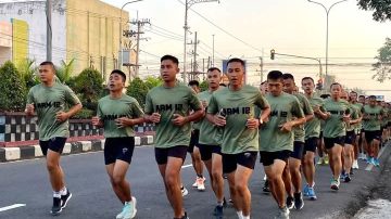 Tingkatkan Fisik dan Soliditas, Yonarmed 12 Kostrad Gelar Lari Pagi 5 Km