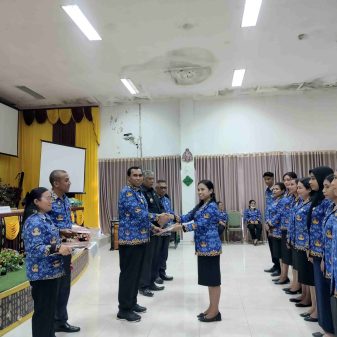 Serahkan SK CPNS, Ini Pesan Bupati Krisman Riwu Kore