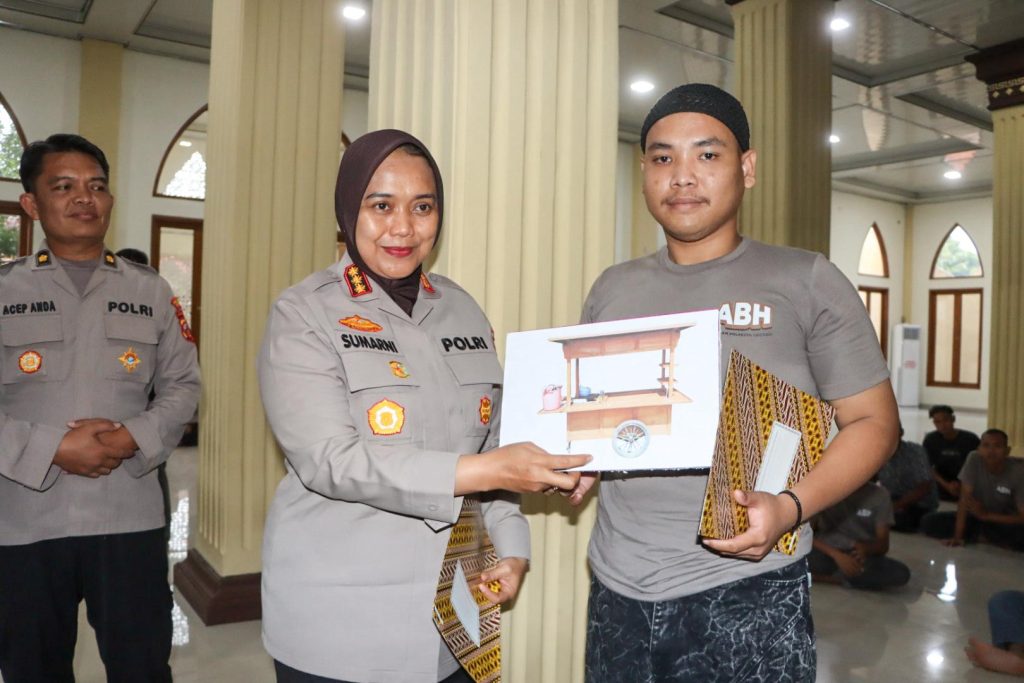 Dari Lembaran Kelam Menuju Cahaya Perubahan, Polresta Cirebon Penutupan Giat Pesantren Kilat ABH Angkatan Ke-4