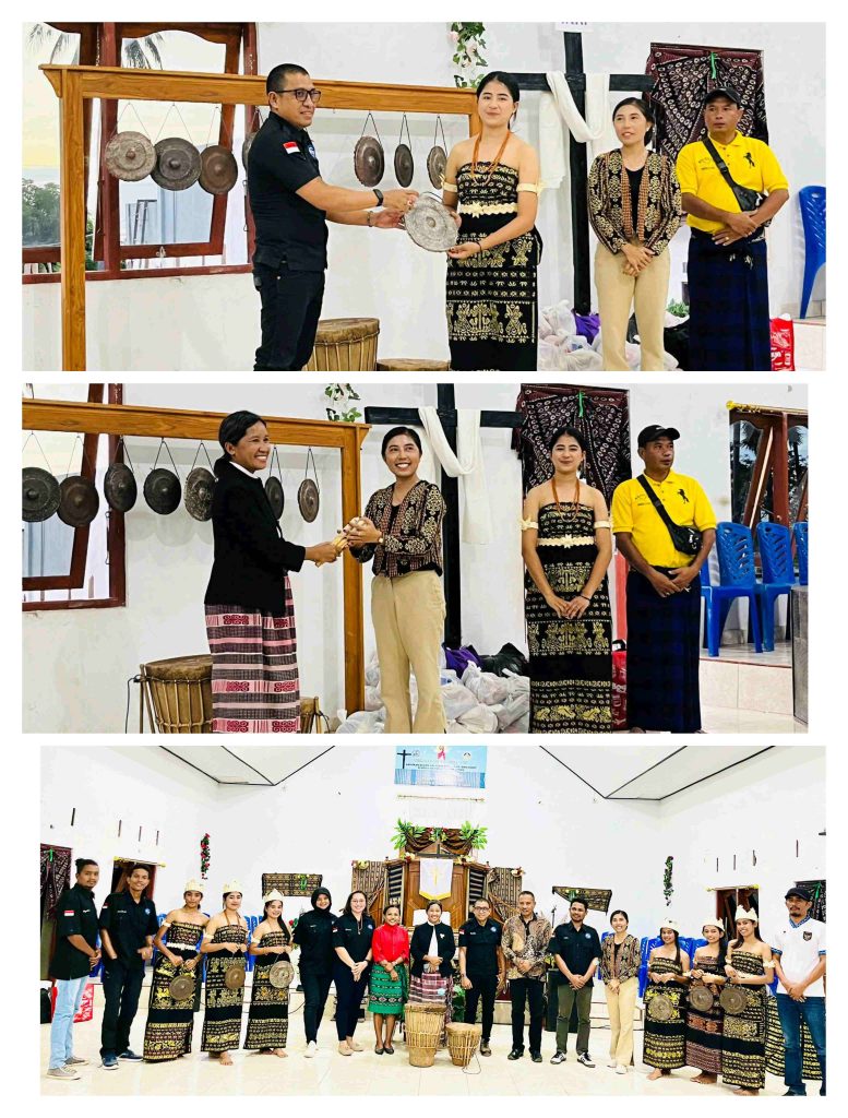 Lestarikan Budaya Sabu Raijua, Yayasan GPS Serahkan Bantuan Alat Musik Untuk Sanggar Binaan