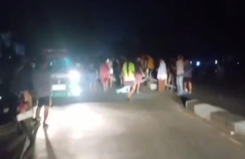 Tragis Dua Orang Meninggal di Desa Pawidean Akibat Mobil Box Trailer Menabrak Kabel Central