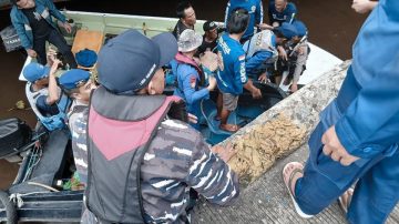 TNI AL dan Tim SAR Gabungan Evakuasi Korban Tenggelam di Sungai Barito
