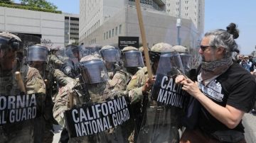 California Gugat Trump atas Pengerahan Garda Nasional Melanggar Hukum