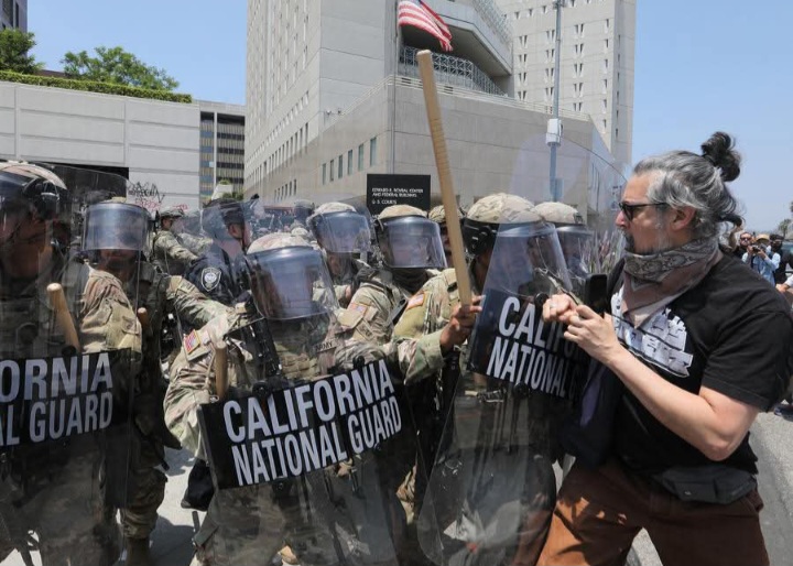 California Gugat Trump atas Pengerahan Garda Nasional Melanggar Hukum