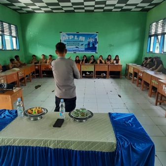 Kasubsektor Polsek Lau Maros Berikan Edukasi di Pondok Nurul Ikhwan Tellumpoccoe