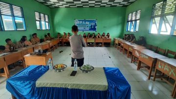 Kasubsektor Polsek Lau Maros Berikan Edukasi di Pondok Nurul Ikhwan Tellumpoccoe