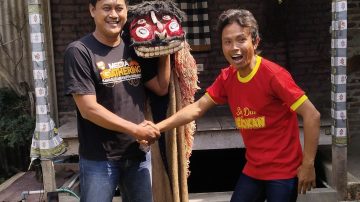 Demi Menjaga Seni Tradisi, Aktivis Berokan Wa A’ong, Serahkan Berokan Sepuh Ke Sanggar Sapujogan.