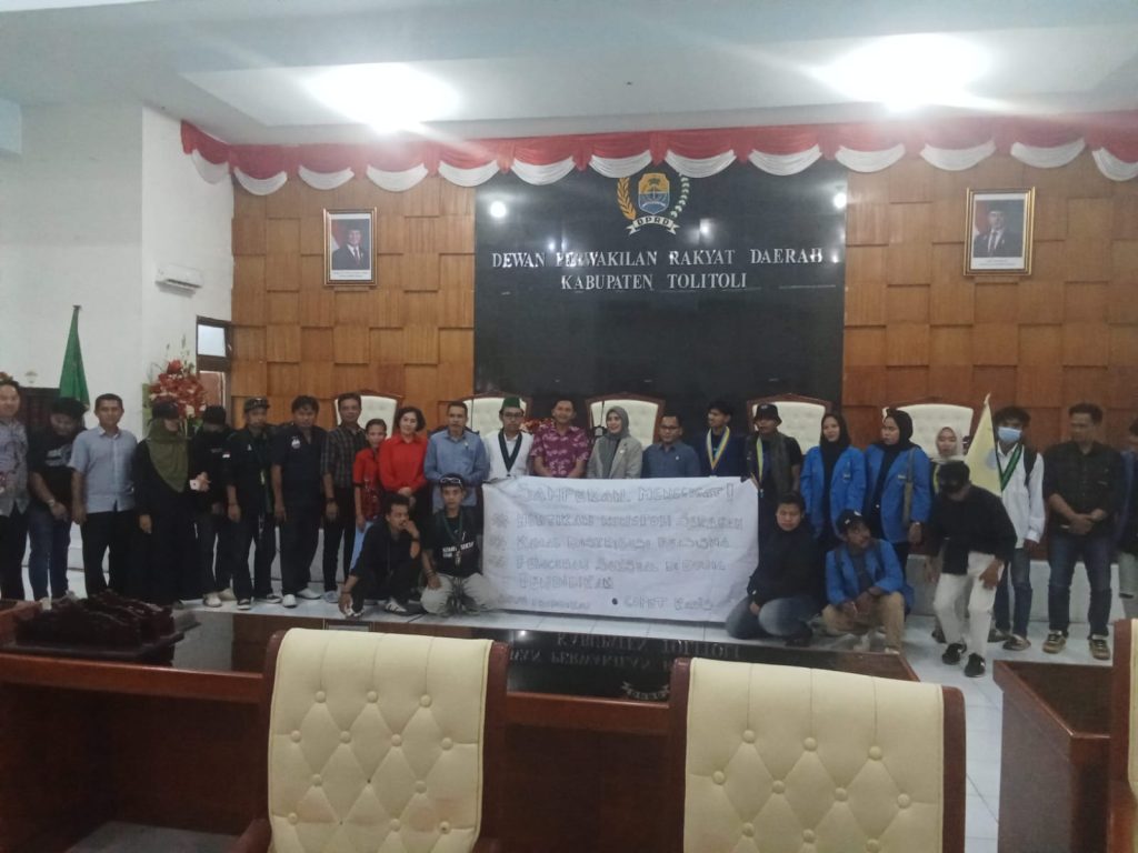 HMI Tolitoli dan Aliansi Masyarakat Gelar Aksi Damai Desak Regulasi Harga Seragam Sekolah