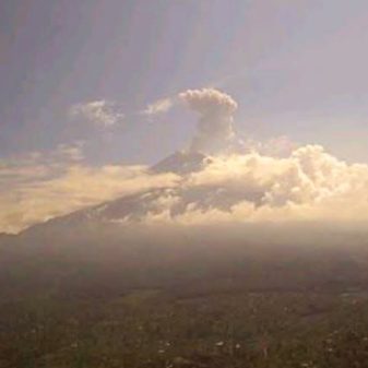 Gunung Semeru Jatim Erupsi Tinggi Kolom Abu 1000 Meter