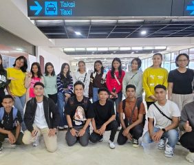 Dua Politisi Partai Nasdem Gunakan Dana Pribadi Bantu Beasiswa Kuliah 25 Anak NTT