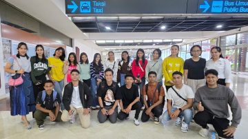 Dua Politisi Partai Nasdem Gunakan Dana Pribadi Bantu Beasiswa Kuliah 25 Anak NTT