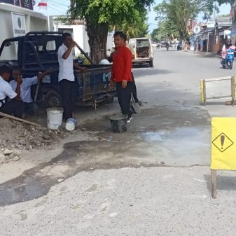 Direktur PDAM Ogomalane Turun Langsung Awasi Perbaikan Pipa, Pastikan Layanan Air Bersih Kembali Normal