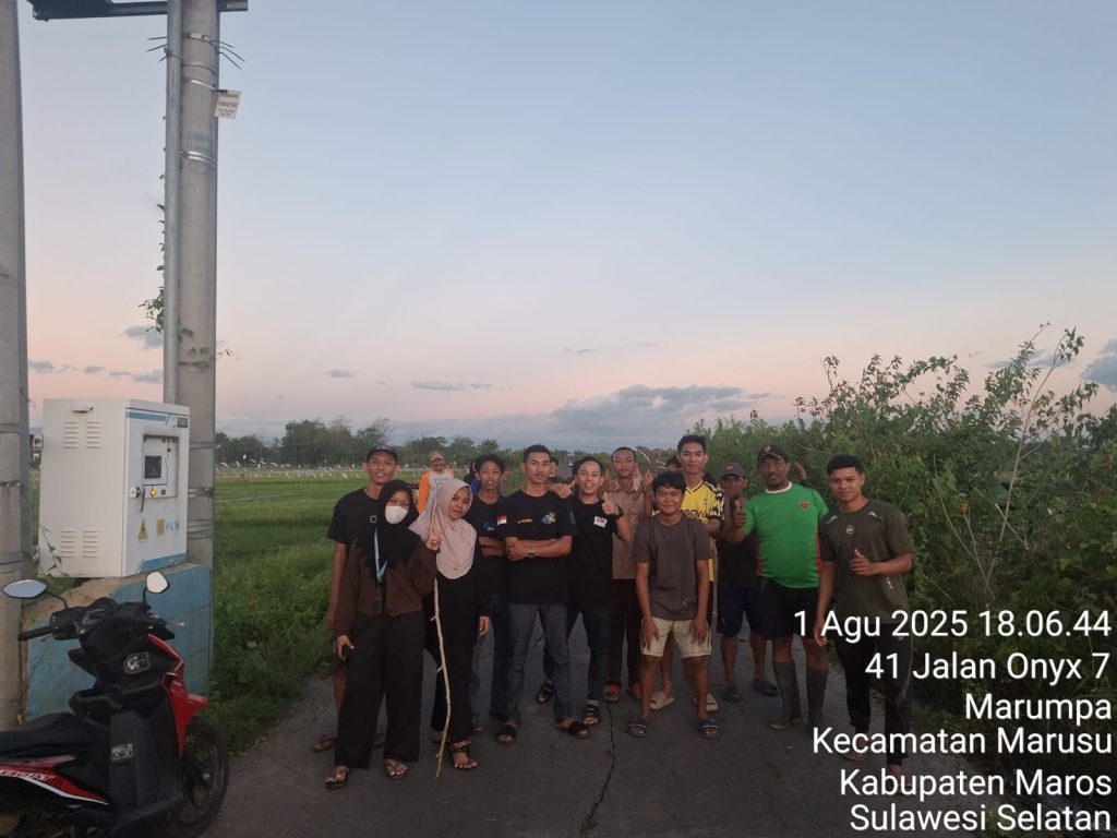 Mahasiswa KKN Umma Maros Bersama Warga Serta Pemerintah Lakukan Kerja Bakti di Desa Tellumpoccoe
