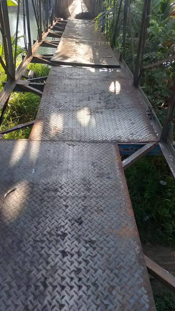 Diduga Cari Untung, Kualitas Jembatan Gantung di Maros Asal Kerja, Ketua RW Kecewa