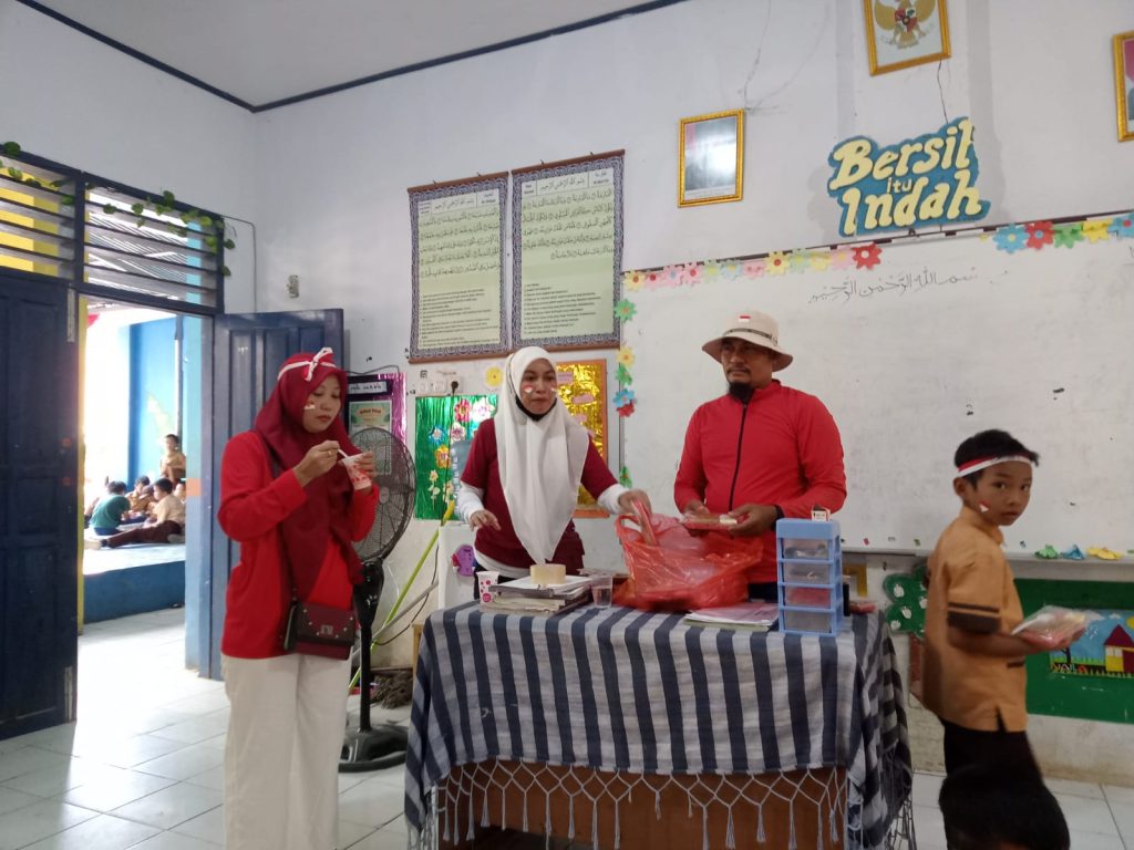 Meriahkan HUT RI Ke-80, SDN 30 Maros Gelar Lomba Hias Nasi Tumpeng