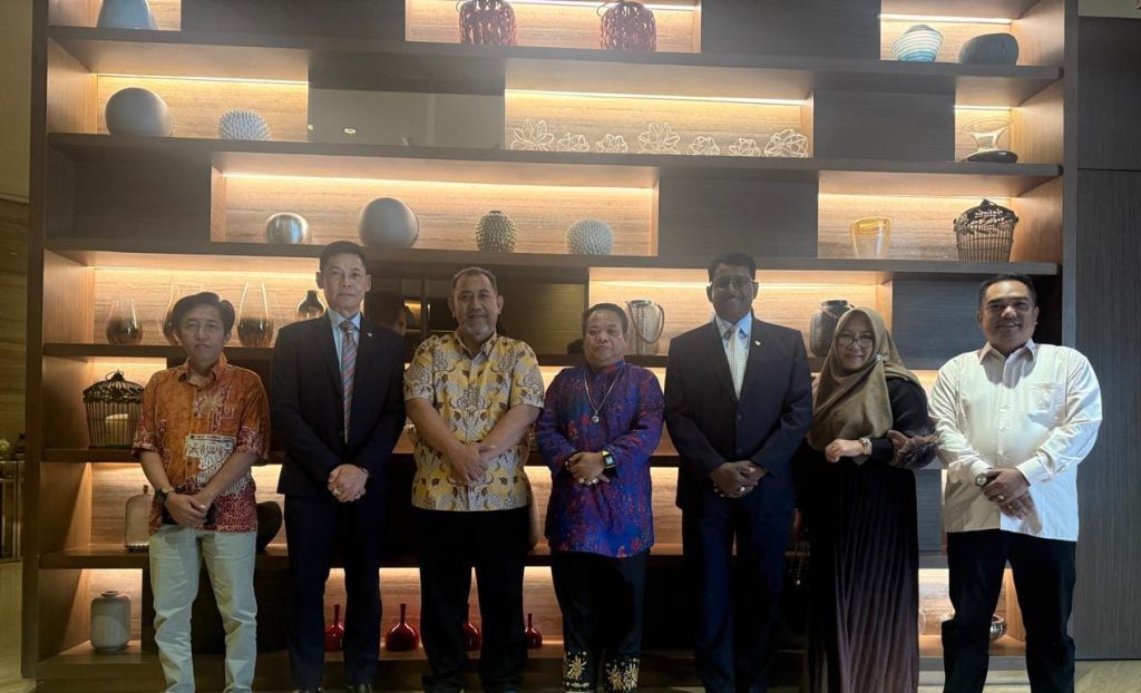 Pertemuan Strategis Maharaja Kutai Mulawarman, Arus Jaya Group, dan PLN Dorong Pemajuan Energi Hijau di Indonesia