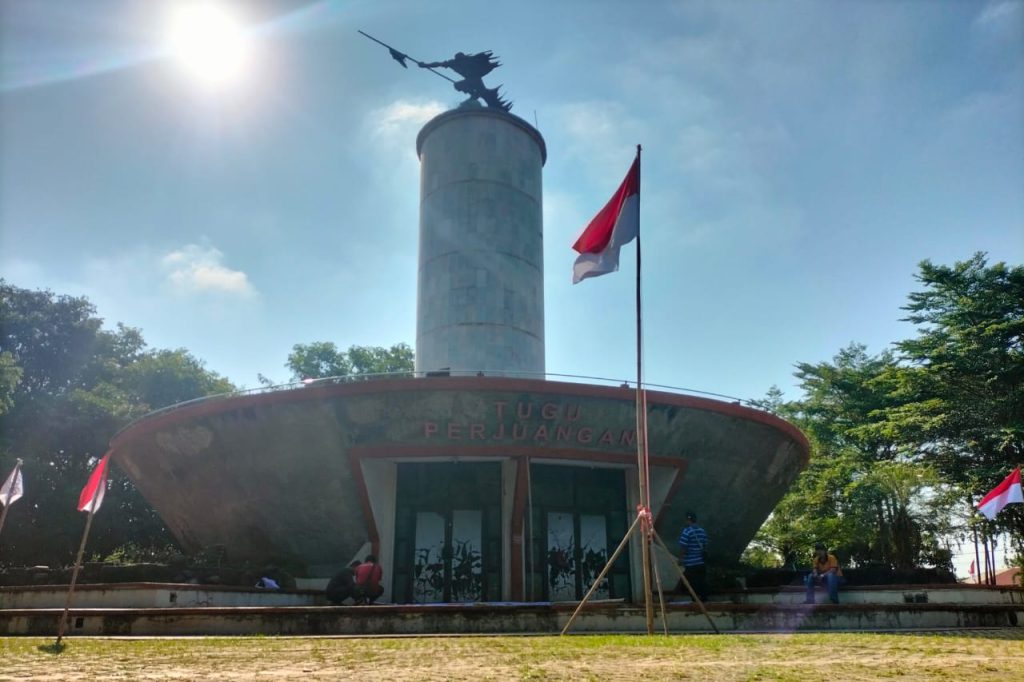 SMSI Prihatin, Tugu Perjuangan Indramayu Tanpa Tiang Bendera,