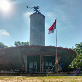 SMSI Prihatin, Tugu Perjuangan Indramayu Tanpa Tiang Bendera,