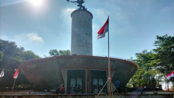SMSI Prihatin, Tugu Perjuangan Indramayu Tanpa Tiang Bendera,