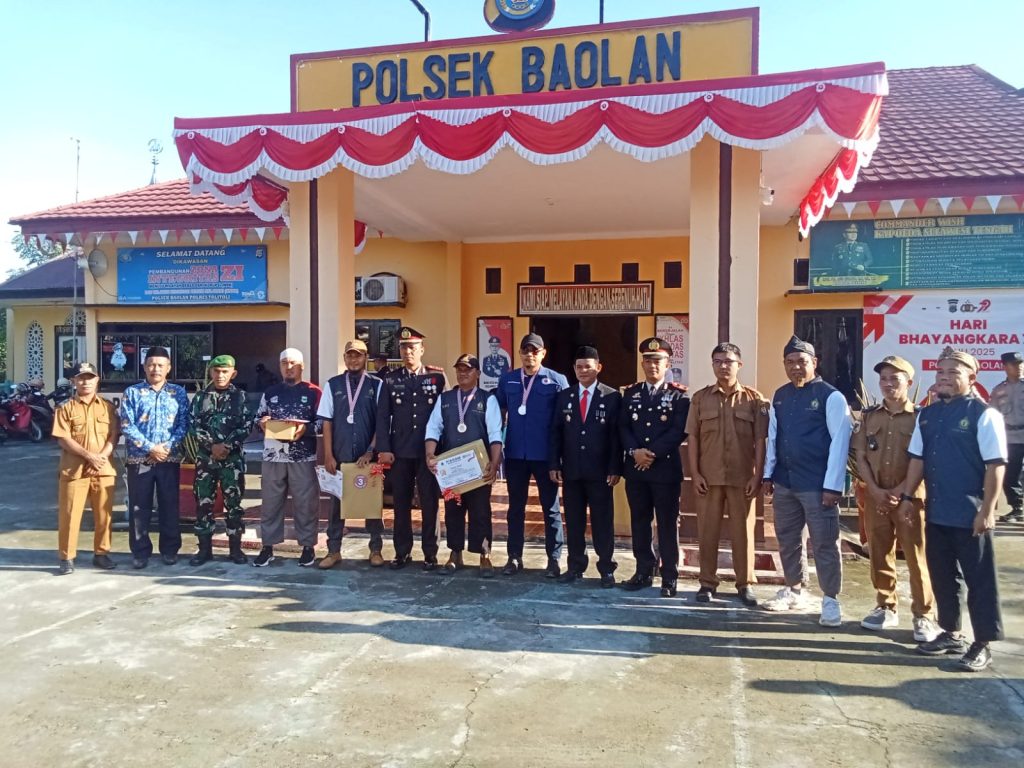 Upacara Peringatan HUT ke-80 RI di Mapolsek Baolan Berlangsung Khidmat