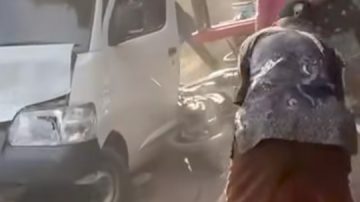 Mobil Pickup Putih Hantam Pedagang di Maros, Keluarga Minta Pelaku Ditindak Tegas