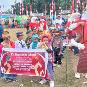 Dapat Nomor Urut 23, TK Hamsyar Islami Ramaikan Karnaval di HUT RI Ke-80 di Kecamatan Tanralili Maros