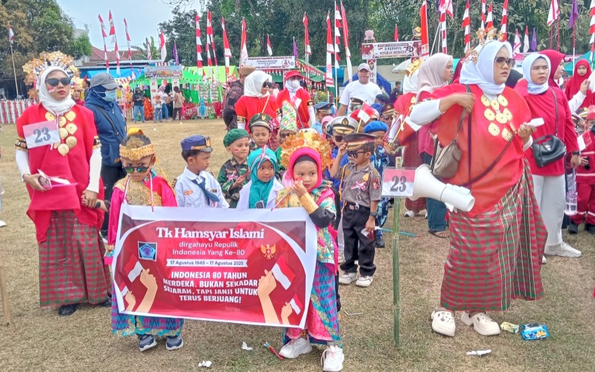 Dapat Nomor Urut 23, TK Hamsyar Islami Ramaikan Karnaval di HUT RI Ke-80 di Kecamatan Tanralili Maros