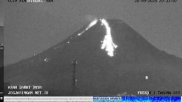 Gunung Merapi Luncurkan Guguran Lava Pijar, Status Masih Siaga Level III