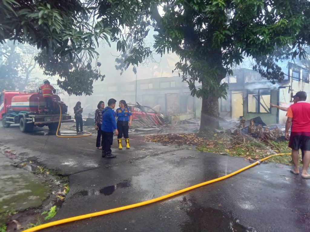 Kebakaran Melanda Rumah Dinas POM AD Kodam XIII/MDK, Diduga Konsleting Listrik