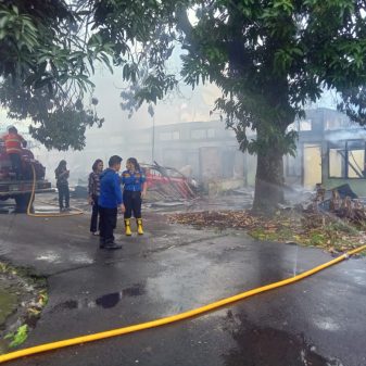 Kebakaran Melanda Rumah Dinas POM AD Kodam XIII/MDK, Diduga Konsleting Listrik