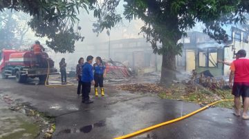 Kebakaran Melanda Rumah Dinas POM AD Kodam XIII/MDK, Diduga Konsleting Listrik