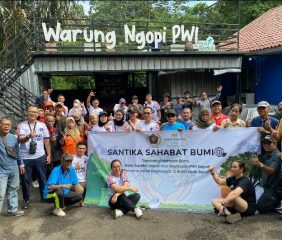 Hotel Santika Depok Gandeng PWI  Dan DLHK Depok Giat Progam Santika Peduli Lingkungan