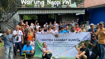 Hotel Santika Depok Gandeng PWI  Dan DLHK Depok Giat Progam Santika Peduli Lingkungan