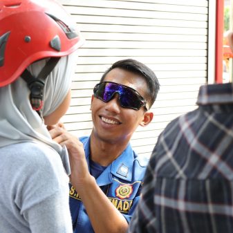 Menghadirkan Senyum di Tengah Tugas: damkar hibur warga di acara dewan kota