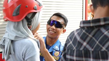 Menghadirkan Senyum di Tengah Tugas: damkar hibur warga di acara dewan kota