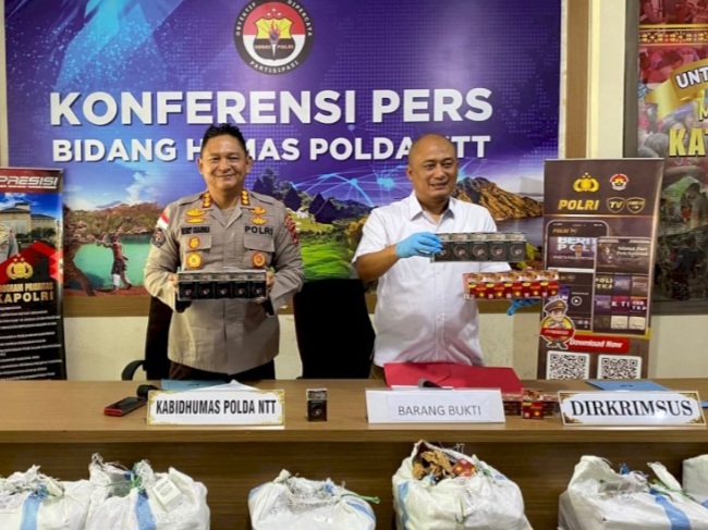 Polda NTT Sita 2.590 Bungkus Rokok Ilegal