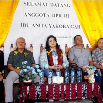 Kunjungi PKBM Bravo Star Mataloko, DPR RI Anita Gah Terima Aspirasi Golewa