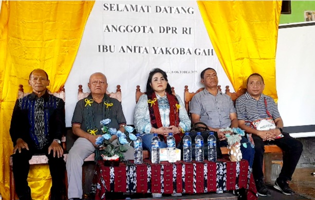 Kunjungi PKBM Bravo Star Mataloko, DPR RI Anita Gah Terima Aspirasi Golewa