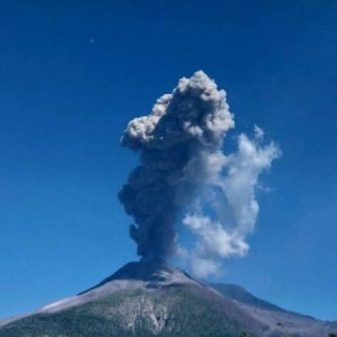 Gunung Lewotobi Kembali Erupsi Disertai Dentuman Kuat