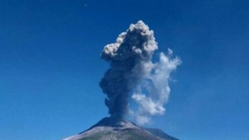 Gunung Lewotobi Kembali Erupsi Disertai Dentuman Kuat
