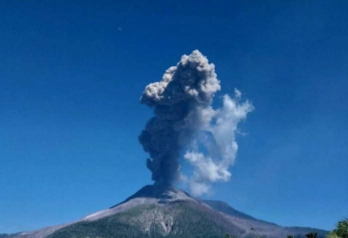 Gunung Lewotobi Kembali Erupsi Disertai Dentuman Kuat