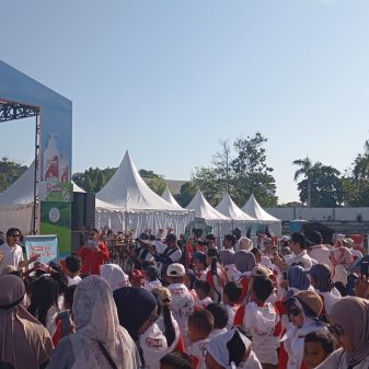 Ratusan Anak di Makassar Antusias Ikuti Event Nuvo Bermain di Luar Bersama Dion Wiyoko