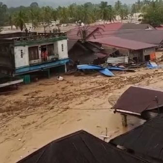 Banjir Longsor Sumut 32 Orang Meninggal, Ribuan Mengungsi 