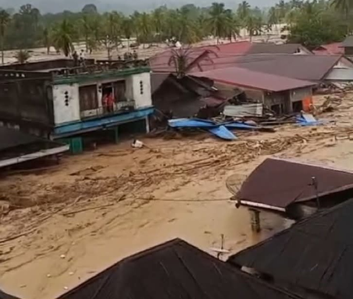 Banjir Longsor Sumut 32 Orang Meninggal, Ribuan Mengungsi 