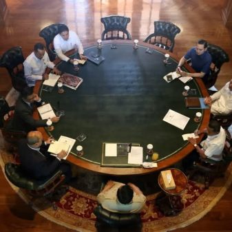 Presiden Kumpulkan Menteri Bahas Kampung Haji dan Percepatan Pemulihan Sumatra