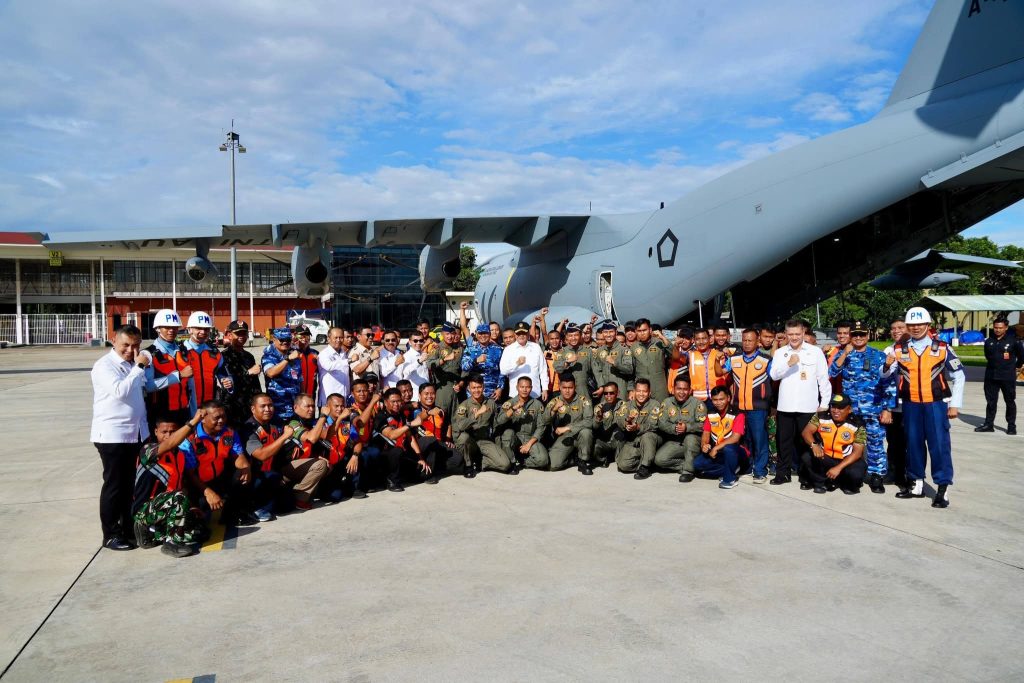 Menko Polkam Apresiasi Kinerja Kru Pesawat Pengiriman Logistik Bencana