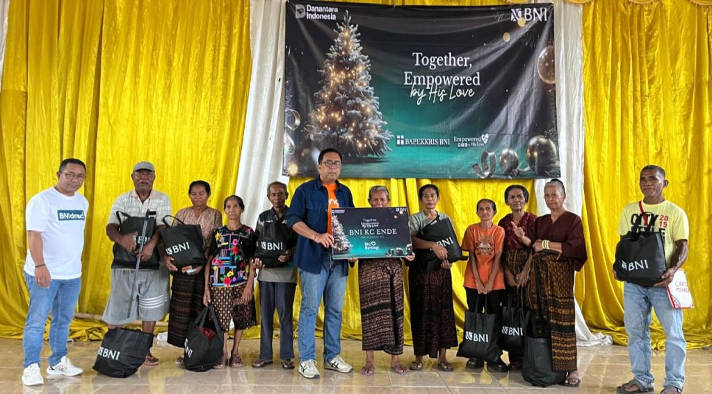Sambut Nataru BNI Cabang Ende NTT Berikan Ratusan Paket Sembako 