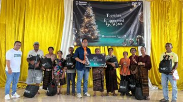 Sambut Nataru BNI Cabang Ende NTT Berikan Ratusan Paket Sembako 