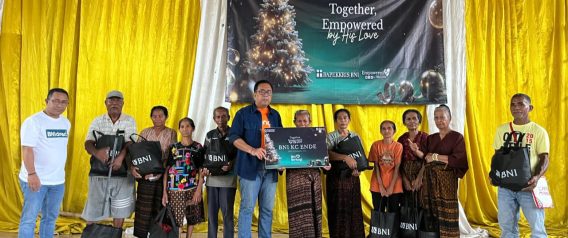 Sambut Nataru BNI Cabang Ende NTT Berikan Ratusan Paket Sembako 